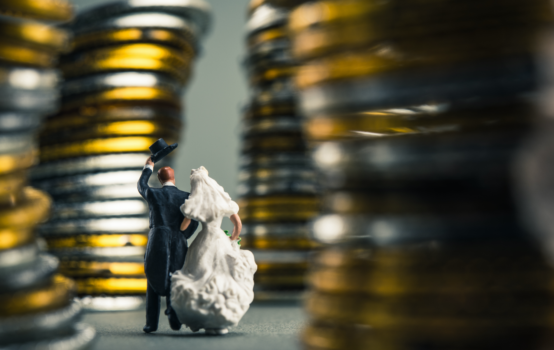 How to avoid wedding debt